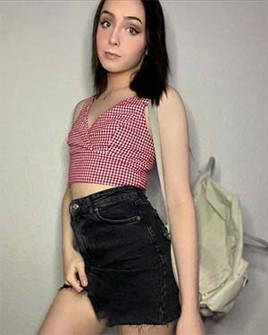 Casual and shy college t-girl dating in Houston, Texas