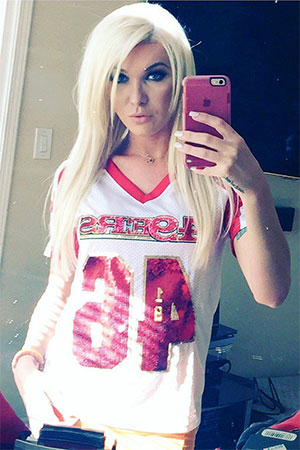 Hardcore shemale niners fan hooking up at home in Daly