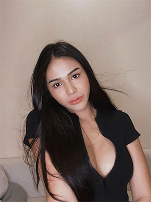 Hook up with a busty ladyboy south of San Diego